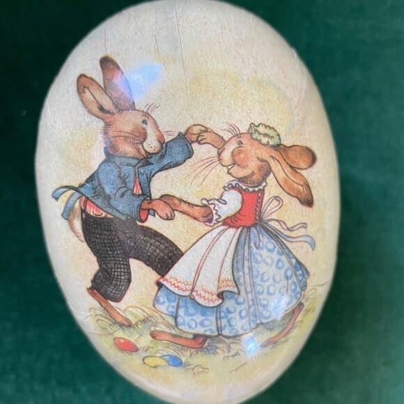 Vintage German Nestler Paper Mache Easter Egg 4.5X3 Candy Holder DANCING BUNNIES - Picture 9 of 10